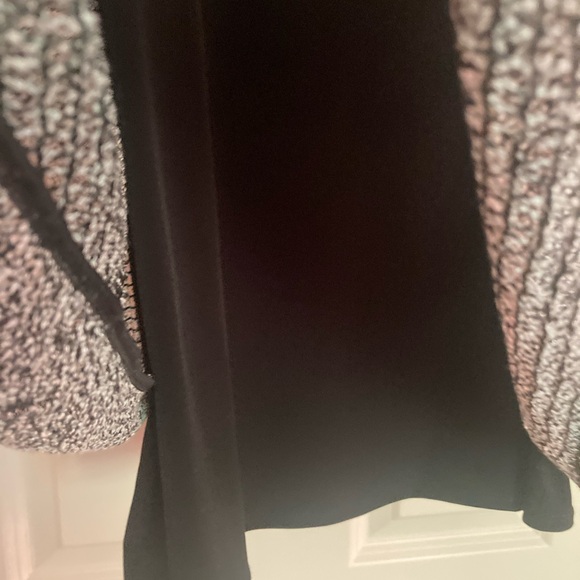 Chico’s Mesh Overlay Dolman Tee Size 2 EUC - Picture 5 of 8